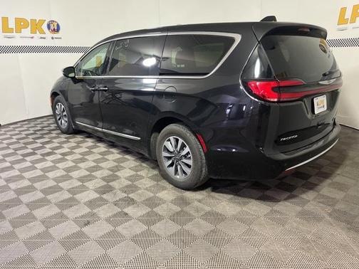 2023 Chrysler Pacifica Hybrid Limited