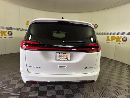 2025 Chrysler Pacifica Hybrid Select