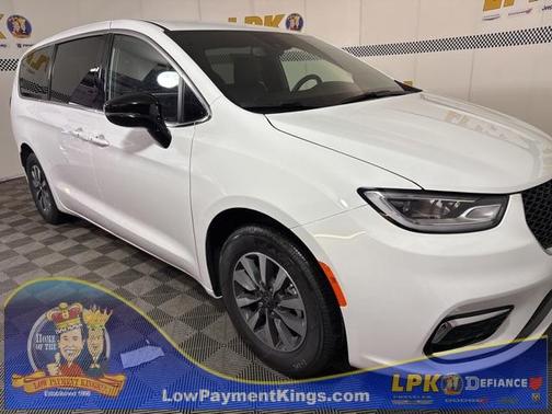 2025 Chrysler Pacifica Hybrid Select
