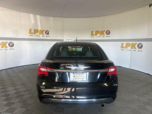 2013 Chrysler 200 LX