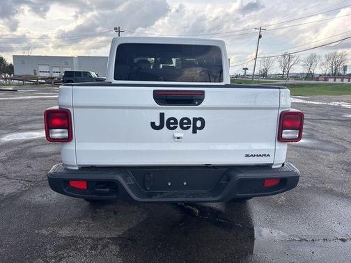 Bright White Clearcoat 2026 Jeep Gladiator Sport