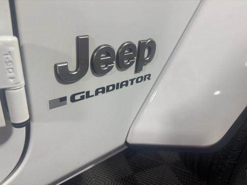 2023 Jeep Gladiator Overland