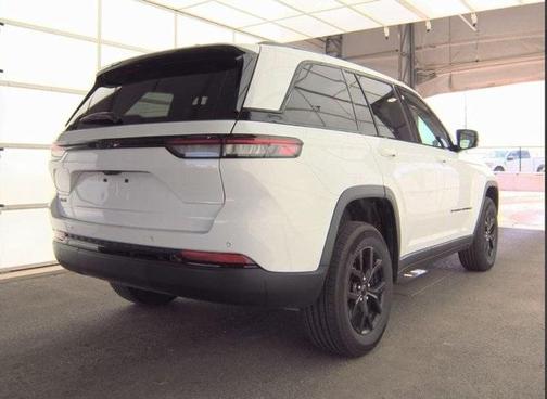 2024 Jeep Grand Cherokee Laredo