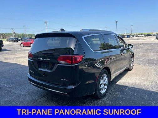 Brilliant Black Crystal Pearlcoat 2020 Chrysler Pacifica Limited