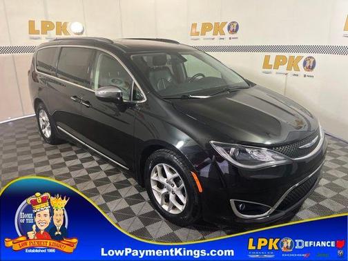 Brilliant Black Crystal Pearlcoat 2020 Chrysler Pacifica Limited