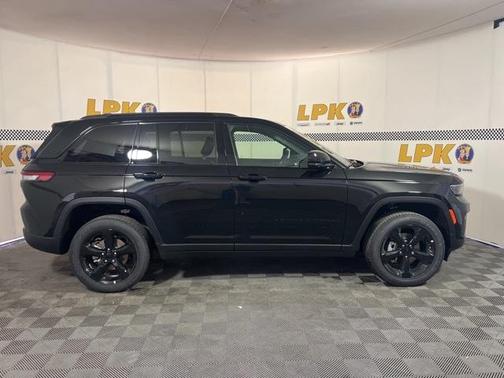 2025 Jeep Grand Cherokee Laredo