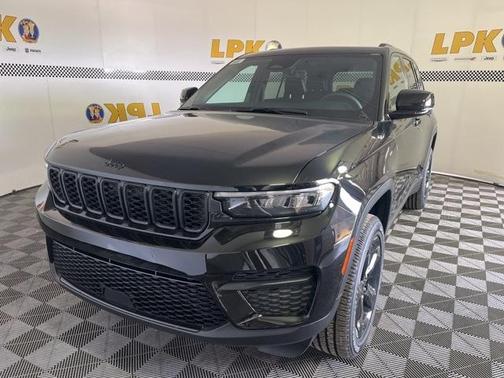 2025 Jeep Grand Cherokee Laredo