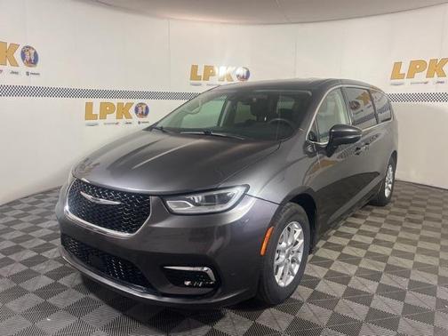 2023 Chrysler Pacifica Touring-L