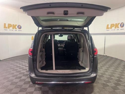 2023 Chrysler Pacifica Touring-L