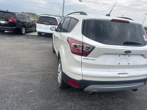 White Platinum Clearcoat Metallic 2017 Ford Escape SE