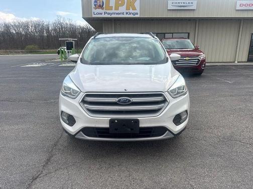 White Platinum Clearcoat Metallic 2017 Ford Escape SE
