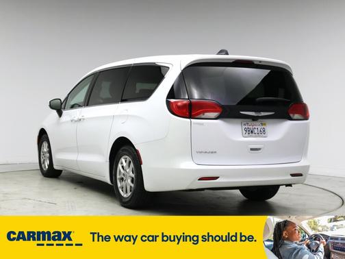 2022 Chrysler Voyager LX