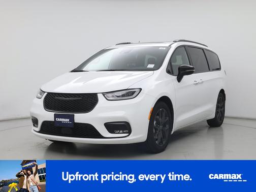 White 2025 Chrysler Pacifica Limited