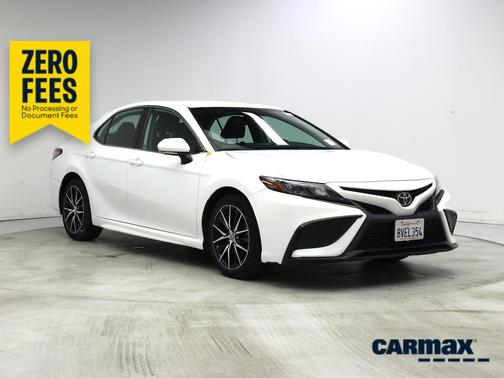 White 2021 Toyota Camry SE