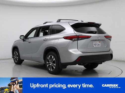 Silver 2022 Toyota Highlander XLE