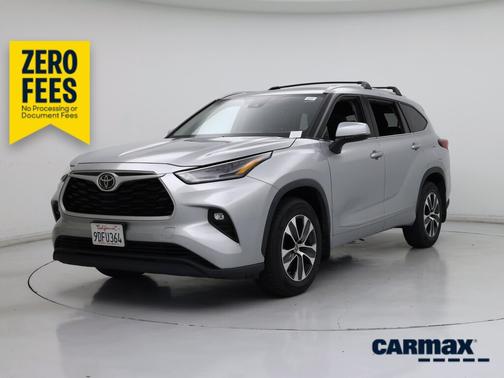 Silver 2022 Toyota Highlander XLE
