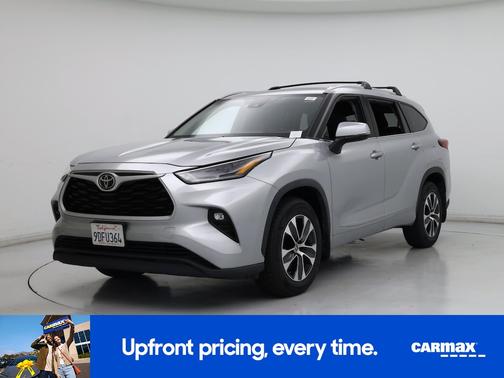 Silver 2022 Toyota Highlander XLE