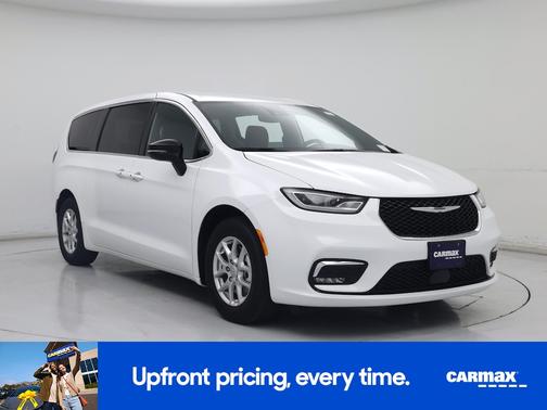White 2026 Chrysler Pacifica Select