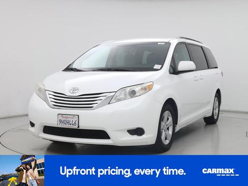 White 2015 Toyota Sienna LE