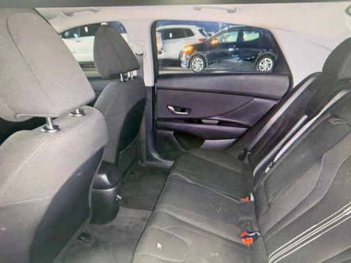 Fluid Metal 2025 Hyundai ELANTRA SEL