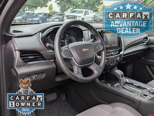 Mosaic Black Metallic 2023 Chevrolet Traverse LT Cloth
