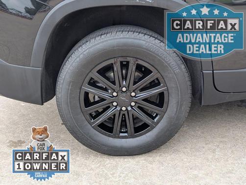 Mosaic Black Metallic 2023 Chevrolet Traverse LT Cloth