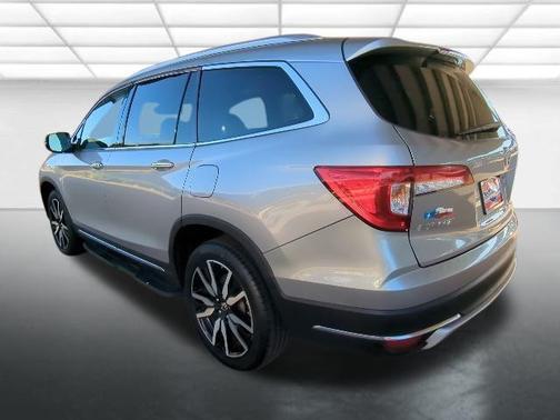 2022 Honda Pilot Touring 8-Passenger