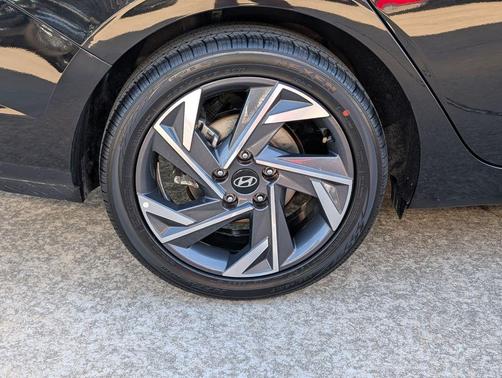 Abyss Black 2025 Hyundai ELANTRA SEL
