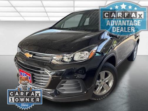 Mosaic Black Metallic 2022 Chevrolet Trax LS