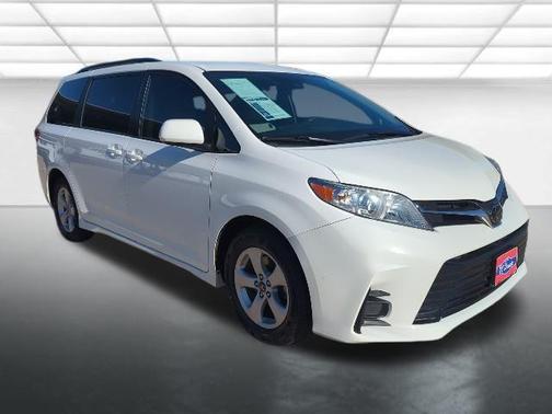 2020 Toyota Sienna LE