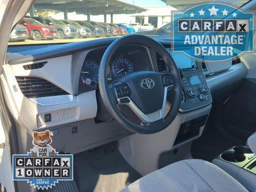 2020 Toyota Sienna LE