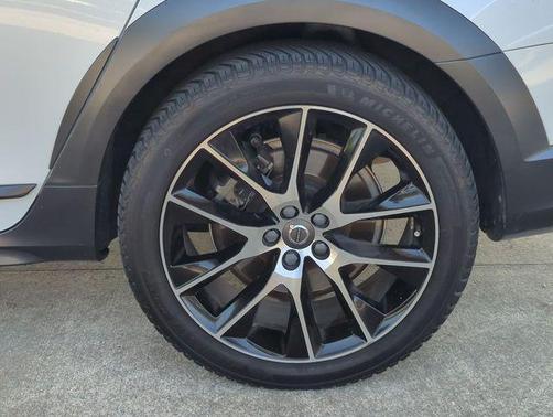 2018 Volvo V90 Cross Country T6
