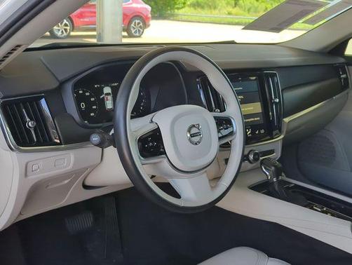 2018 Volvo V90 Cross Country T6