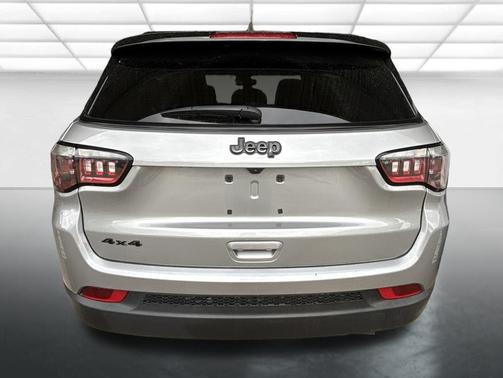 Billet Silver Metallic Clearcoat 2022 Jeep Compass Latitude