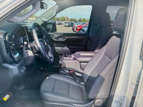 Summit White 2024 Chevrolet Silverado 1500 LT