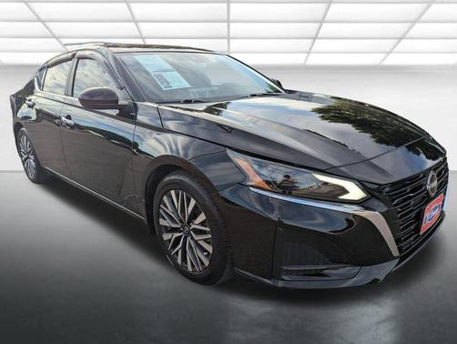Super Black 2023 Nissan Altima 2.5 SV