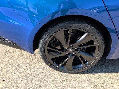 2023 Genesis G70 2.0T RWD