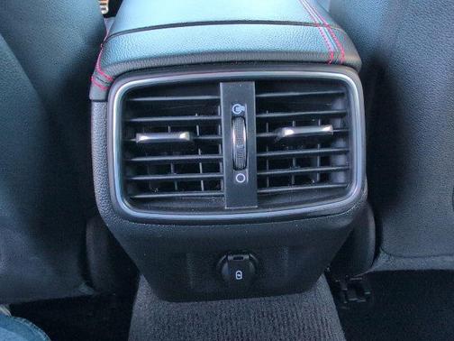 2023 Genesis G70 2.0T RWD