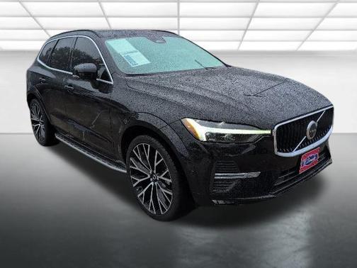 2022 Volvo XC60 B5 Momentum