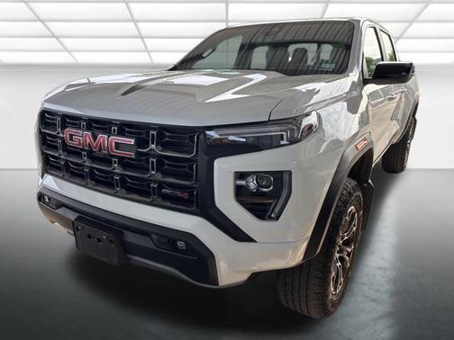 Summit White 2024 GMC Canyon AT4