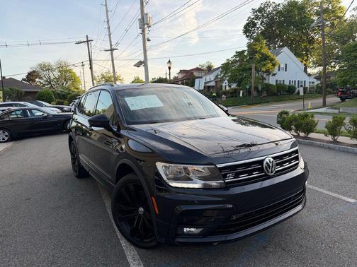 Deep Black Pearl 2021 Volkswagen Tiguan 2.0T SE R-Line Black 4MOTION