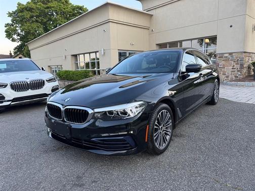 Black Sapphire Metallic 2019 BMW 540 xDrive