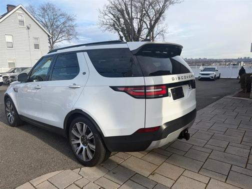 White 2019 Land Rover Discovery HSE LUXURY