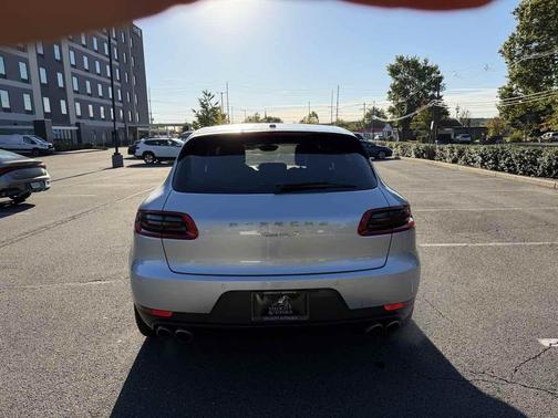 Rhodium Silver Metallic 2018 Porsche Macan Macan