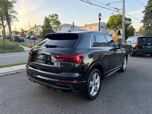 Mythos Black Metallic 2023 Audi Q3 Premium 45 TFSI S line quattro Tiptronic