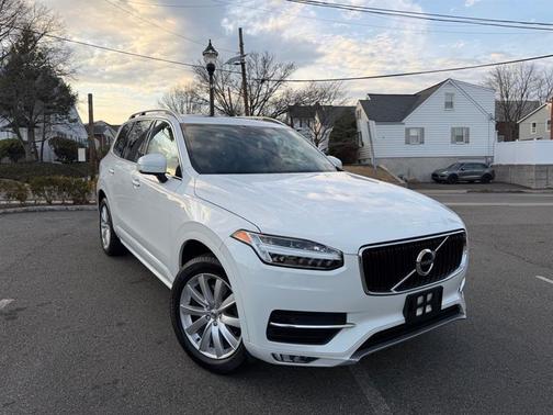 2018 Volvo XC90 T6 Momentum