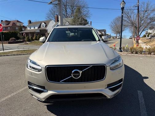 2017 Volvo XC90 T6 Momentum
