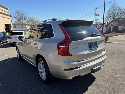 2017 Volvo XC90 T6 Momentum