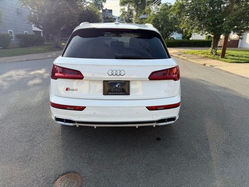 Ibis White 2018 Audi SQ5 3.0T Premium Plus