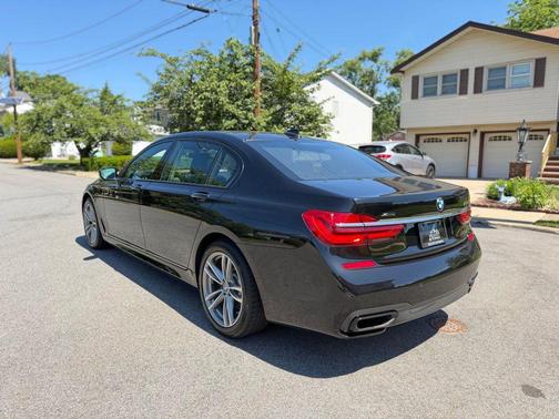 Black Sapphire Metallic 2019 BMW 750 i xDrive